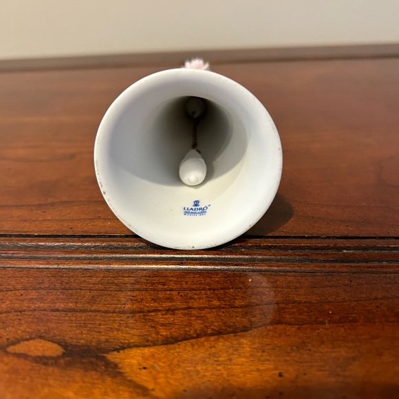 Lladro Bridal Bell (retired) 8 1/2 inches tall. No flaws. - Picture 5 of 8